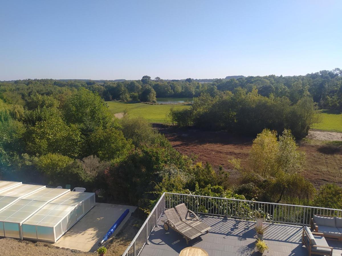 Gîte La Pironnière - Piscine, Nature, au bord de la Rivière Montreuil-sur-Maine Esterno foto